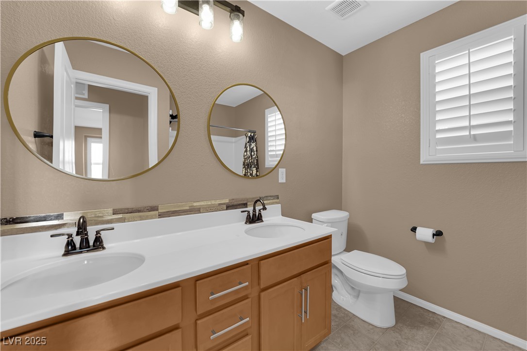 915 Harbor Avenue Henderson, NV 89002 - Photo 24 of 32 Upstairs Full Bathroom