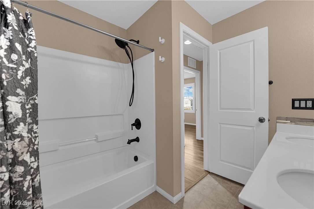915 Harbor Avenue Henderson, NV 89002 - Photo 25 of 32 Upstairs Full Bathroom