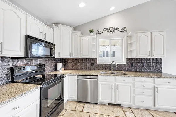$449,900 | 544 Nicole Lane, Wrightstown, WI 54180