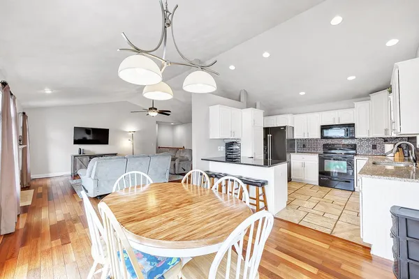 $449,900 | 544 Nicole Lane, Wrightstown, WI 54180