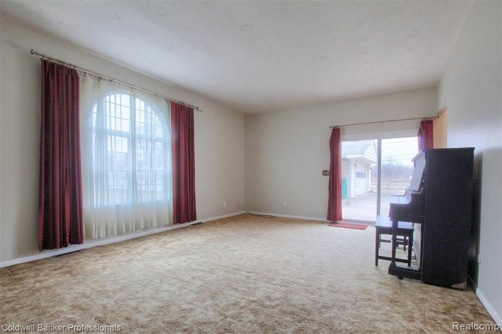 43187 Riggs Road Belleville, MI 48111 - Photo 11 of 29