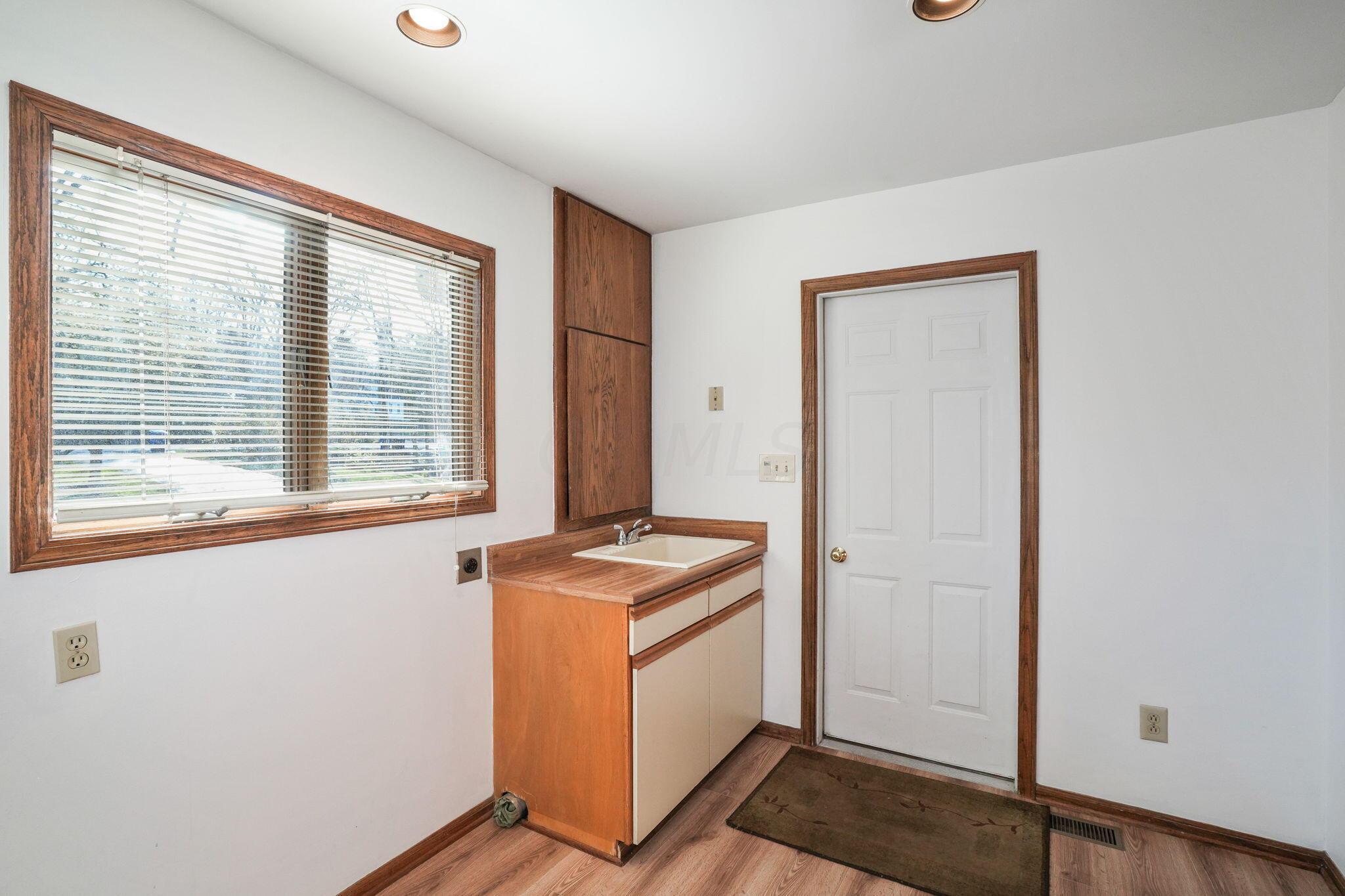 8225 Riverside Drive Powell, OH 43065 - Photo 11 of 79 3-web-or-mls-DSC07538