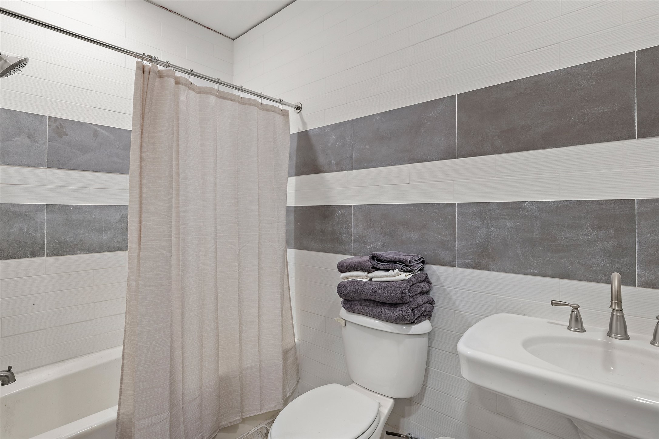 2124 Crabapple Road Blanco, TX 78606 - Photo 19 of 31 Guest Bathroom - Lower Level