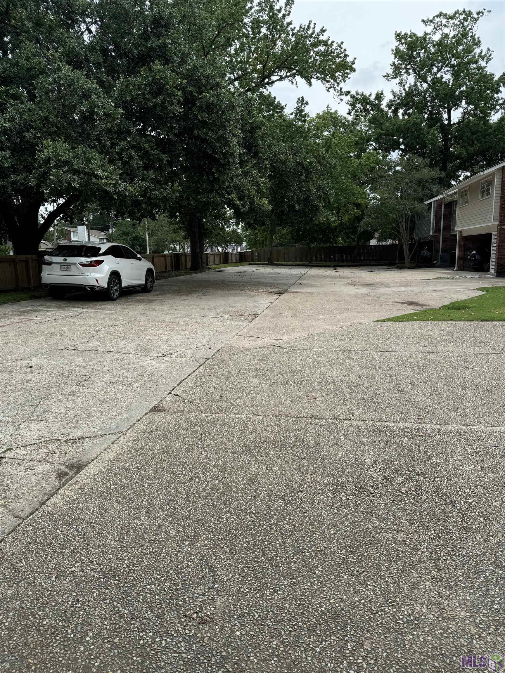 5205 Heatherstone Drive Baton Rouge, LA 70820 - Photo 9 of 35