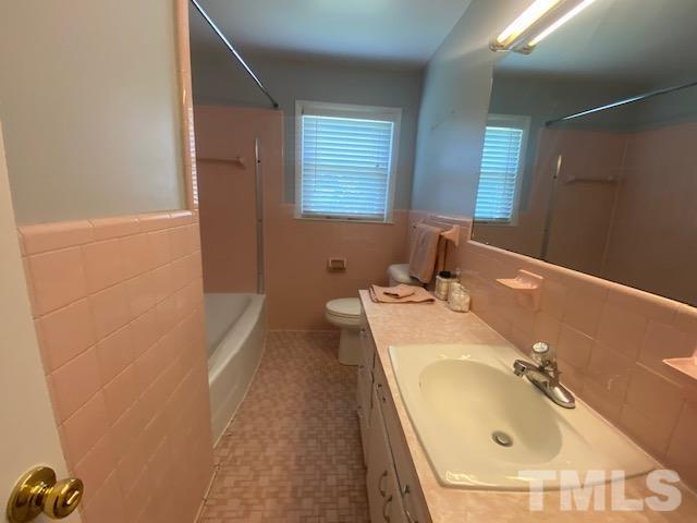 200 South 11th Street Erwin, NC 28339 - Photo 13 of 20 a bathroom with a sink and a mirror