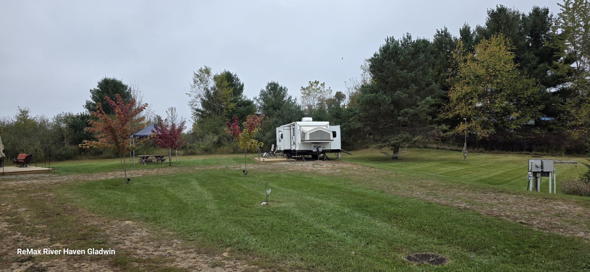 2407 Rothbury Court, Unit 2408 ROTHBURY COURT Gladwin, MI 48624 - Photo 4 of 11