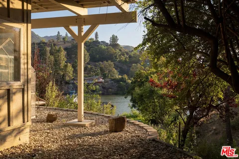 $2,149,000 | 2090 East Lake Shore Drive, Agoura Hills, CA 91301