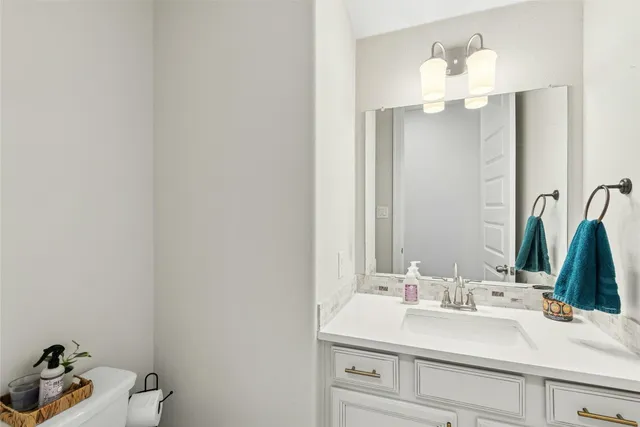 a en suite bathroom with a sink and a mirror