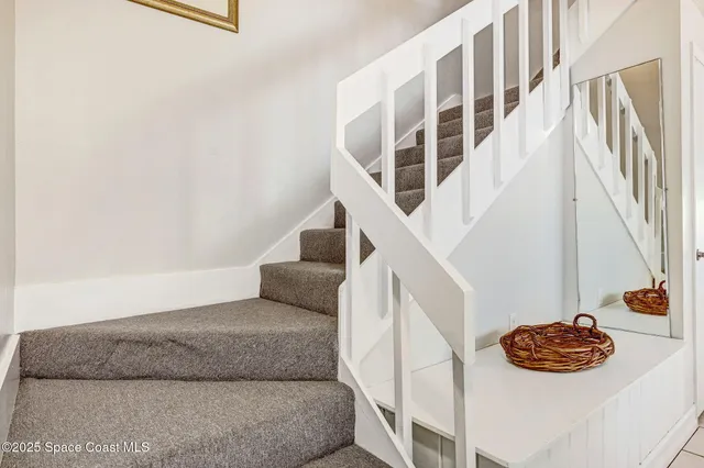 a sign that is on the wall of the building