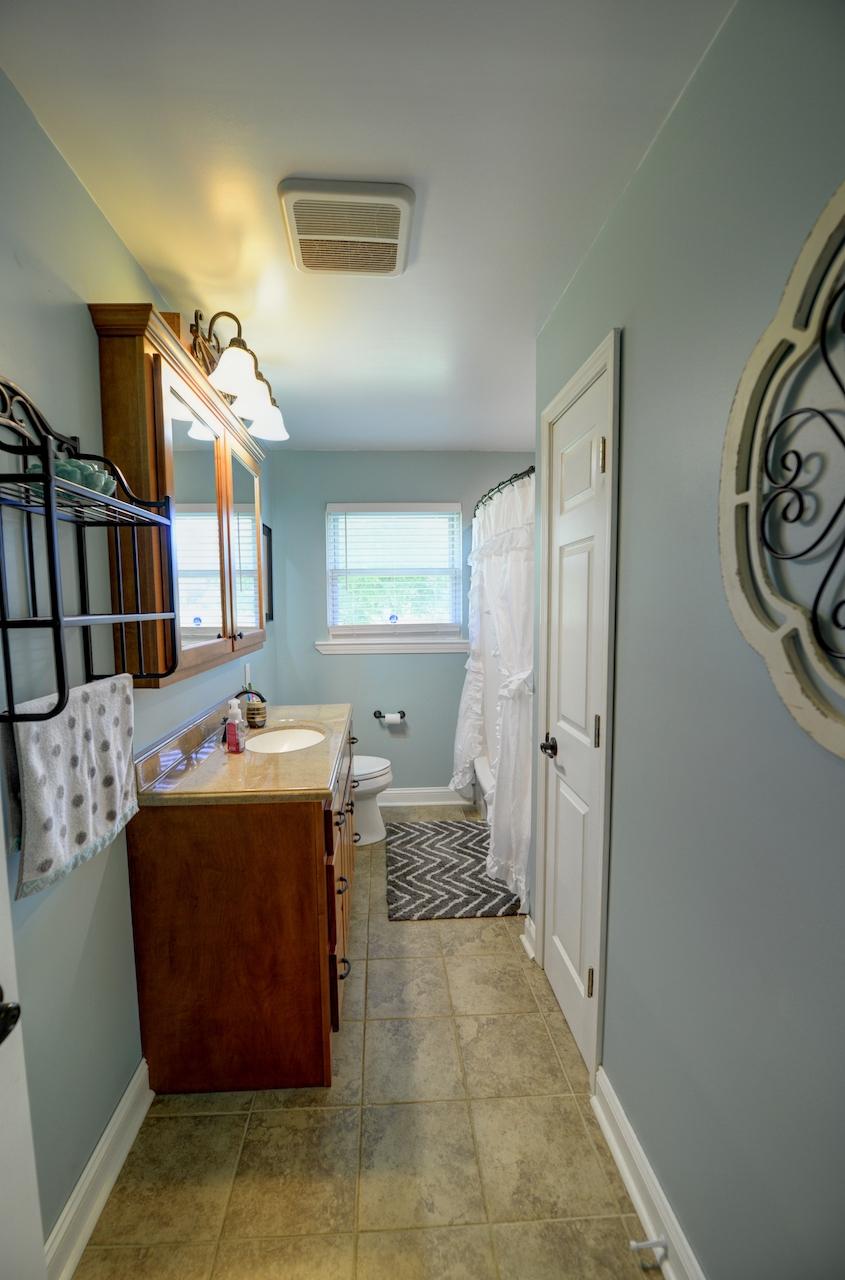 870 Rhea County Highway Dayton, TN 37321 - Photo 23 of 38 23-Main Bath