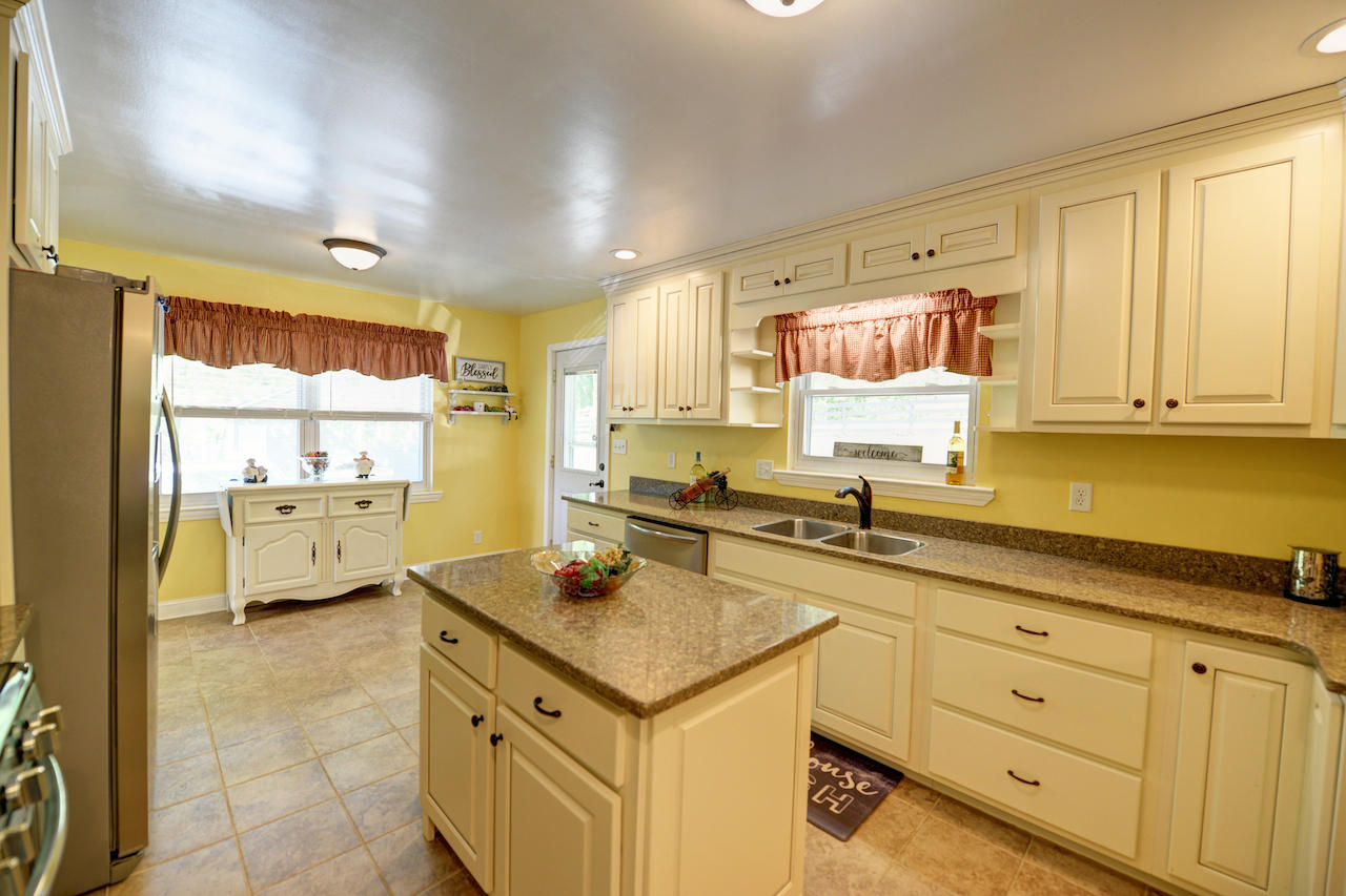 870 Rhea County Highway Dayton, TN 37321 - Photo 9 of 38 9-Kitchen