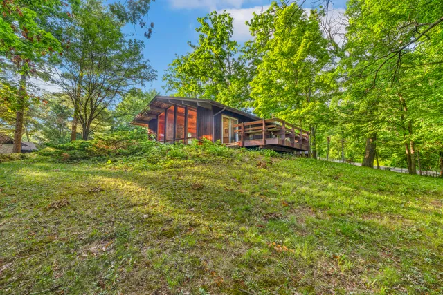 $874,999 | N2335 Main Road, Linn, WI 53147