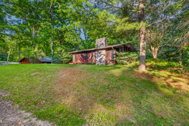 $874,999 | N2335 Main Road, Linn, WI 53147