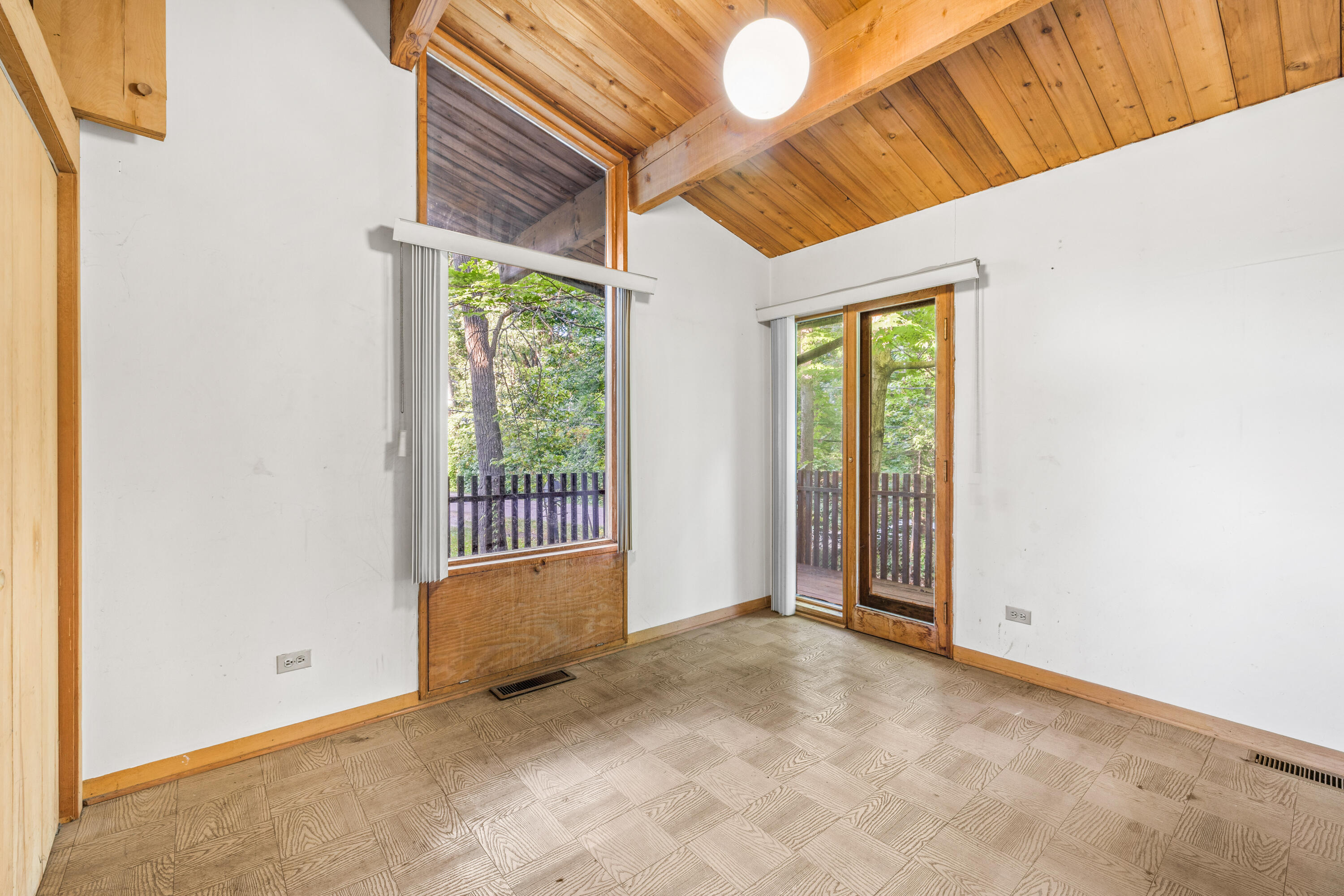 N2335 Main Road Linn, WI 53147 - Photo 7 of 20 10 (1)