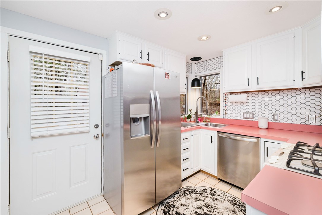 235 Lippitt Avenue Cranston, RI 02921 - Photo 18 of 30