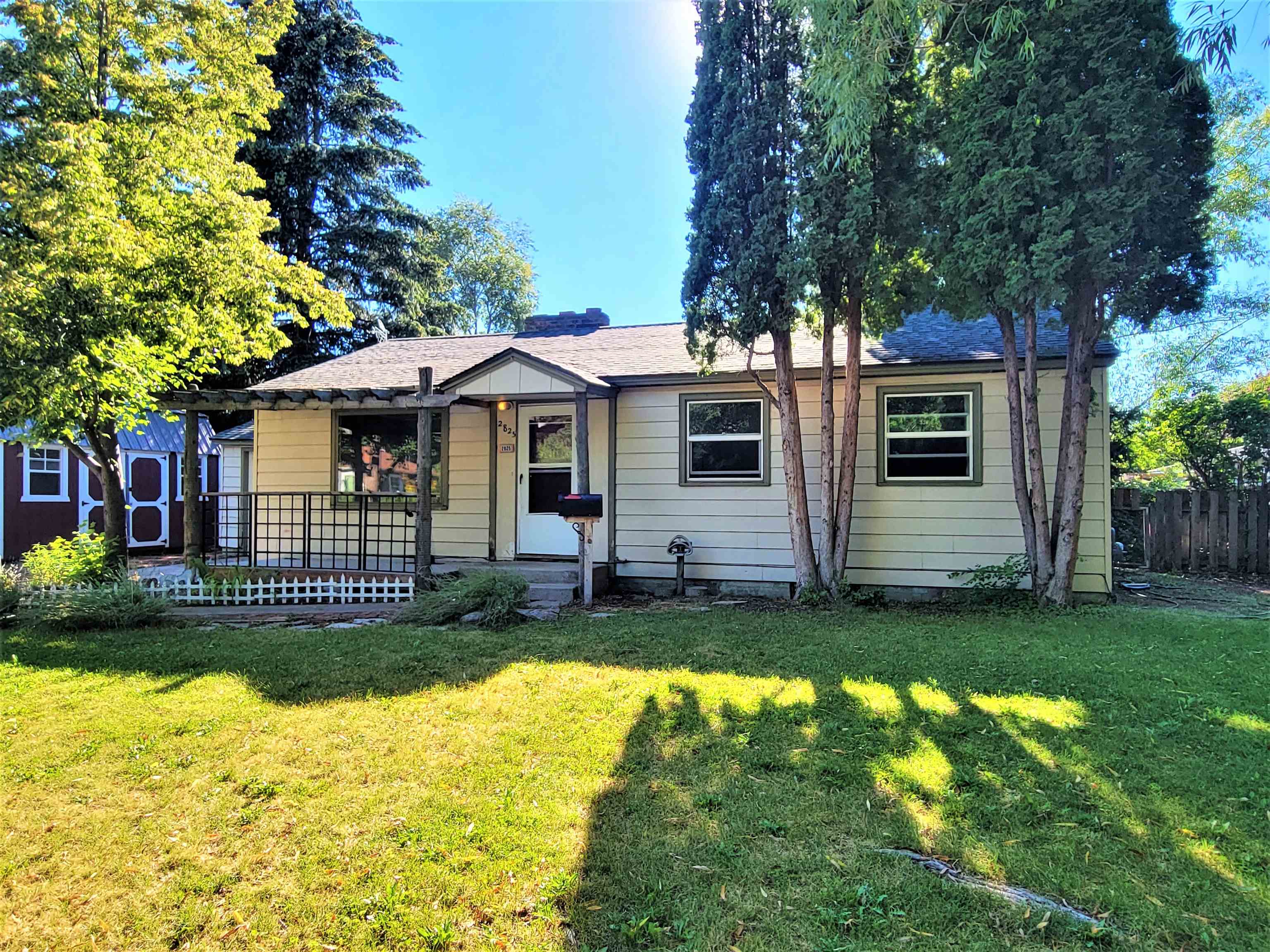 2825 North Locust Road Millwood, WA 99206 - Photo 1 of 40