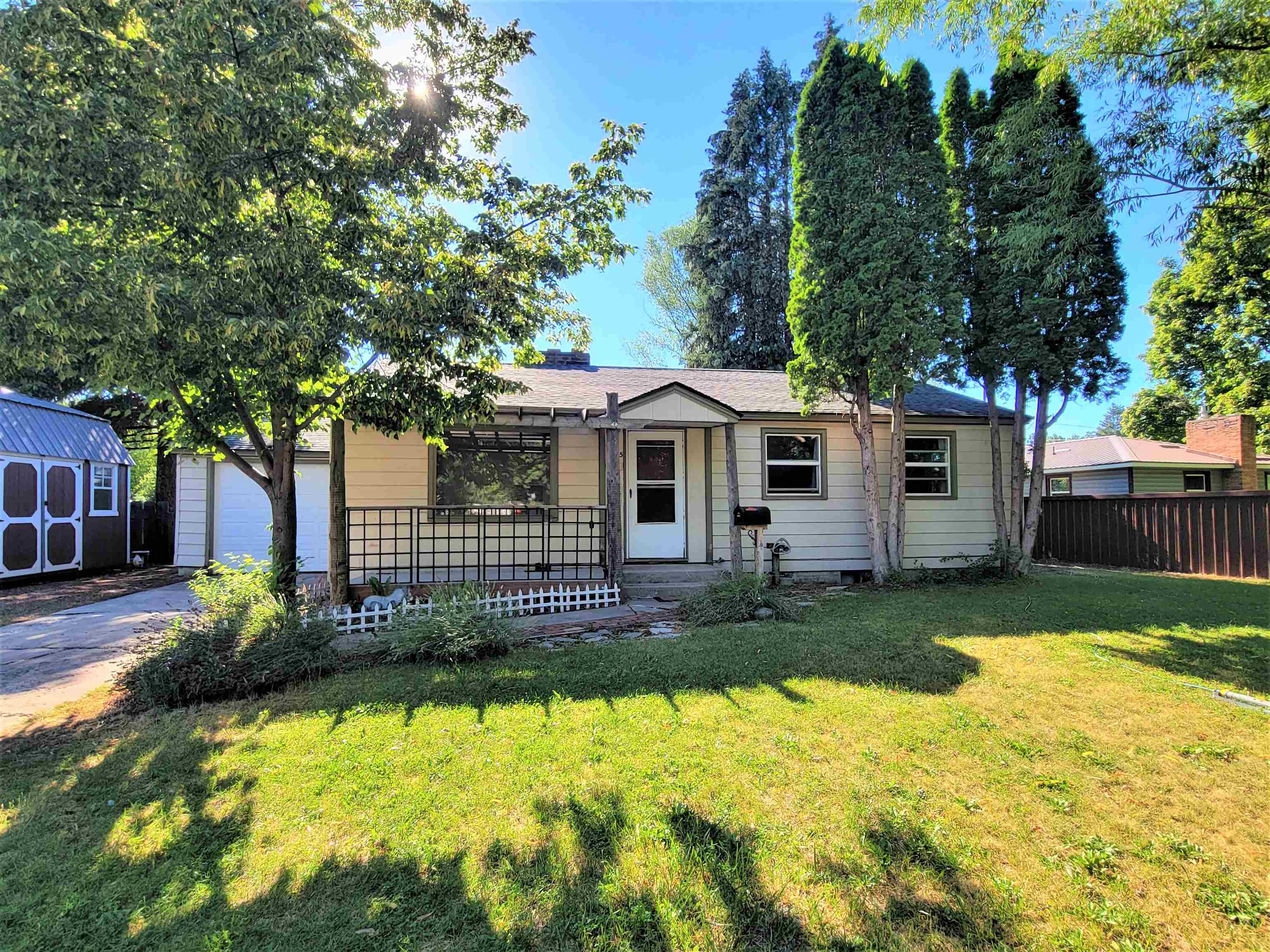 2825 North Locust Road Millwood, WA 99206 - Photo 2 of 40
