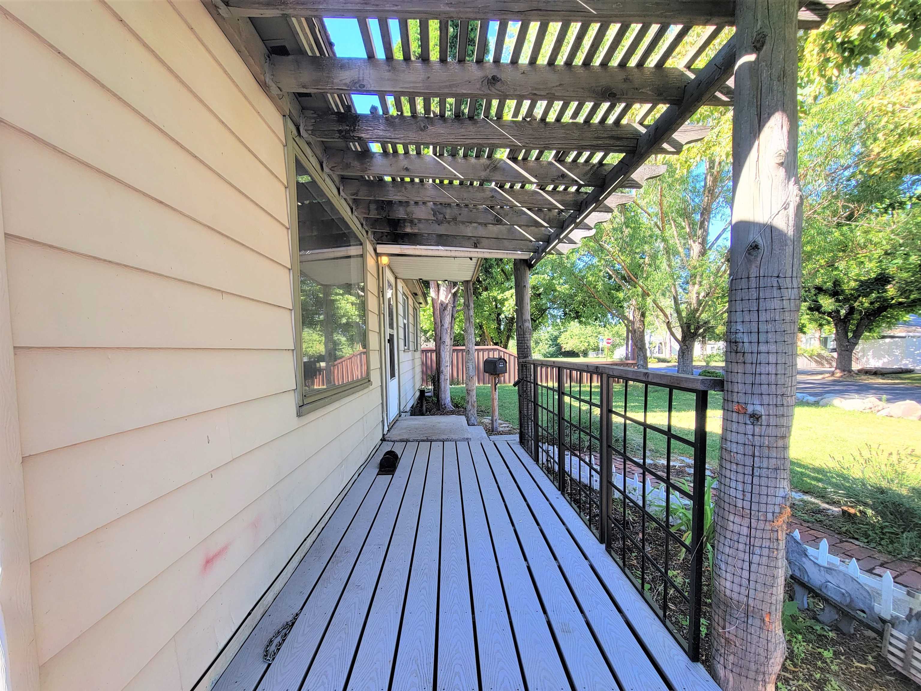 2825 North Locust Road Millwood, WA 99206 - Photo 5 of 40
