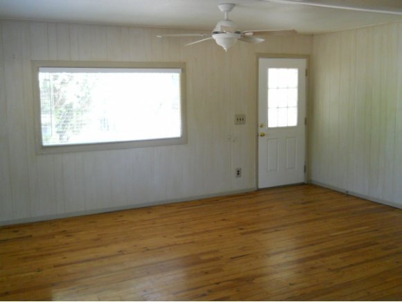 4350 East Beaver Vista Road Rimrock, AZ 86335 - Photo 4 of 8 a view of an empty room and window