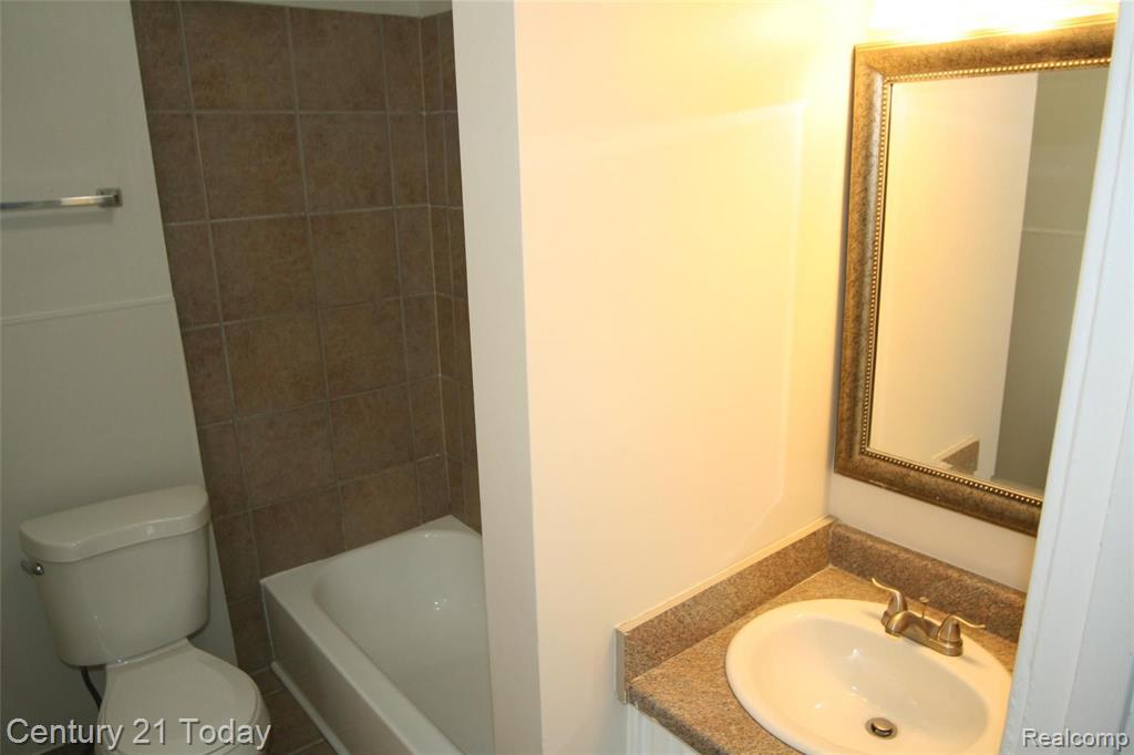 77 East Rutgers Avenue Pontiac, MI 48340 - Photo 19 of 23 Gallery Image 19