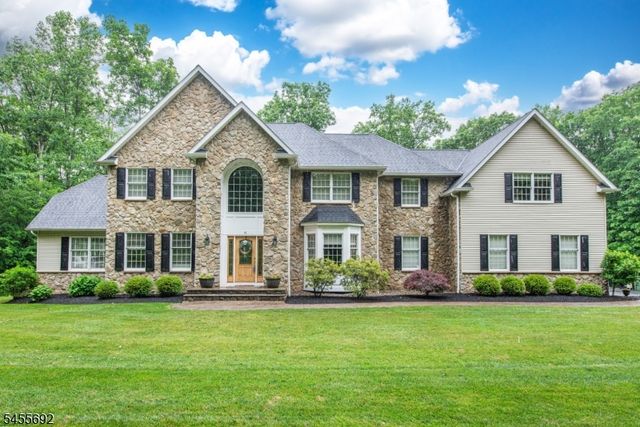 $1,025,000 | 18 Stoneybrook Road, Long Valley, NJ 07853