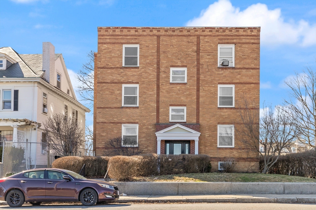 31 Chestnut Street, Unit 5 Worcester, MA 01609 - Photo 1 of 14