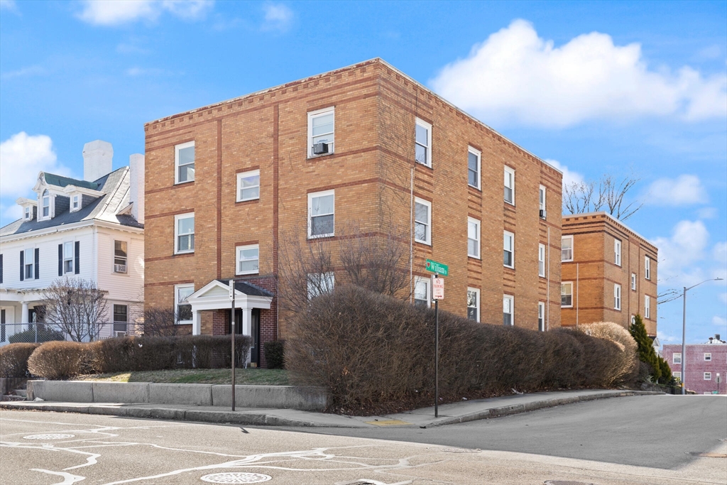 31 Chestnut Street, Unit 5 Worcester, MA 01609 - Photo 2 of 14