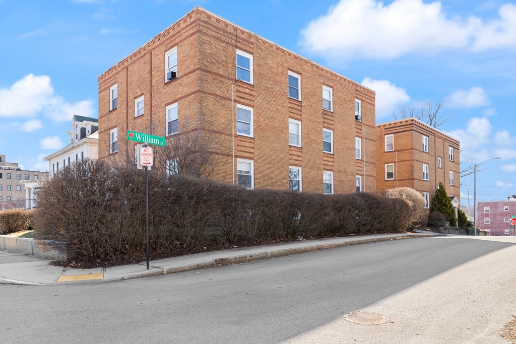 31 Chestnut Street, Unit 5 Worcester, MA 01609 - Photo 3 of 14