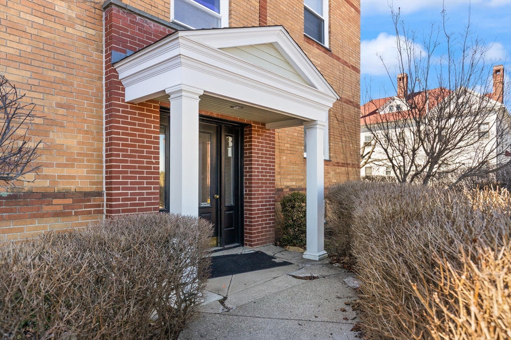 31 Chestnut Street, Unit 5 Worcester, MA 01609 - Photo 4 of 14