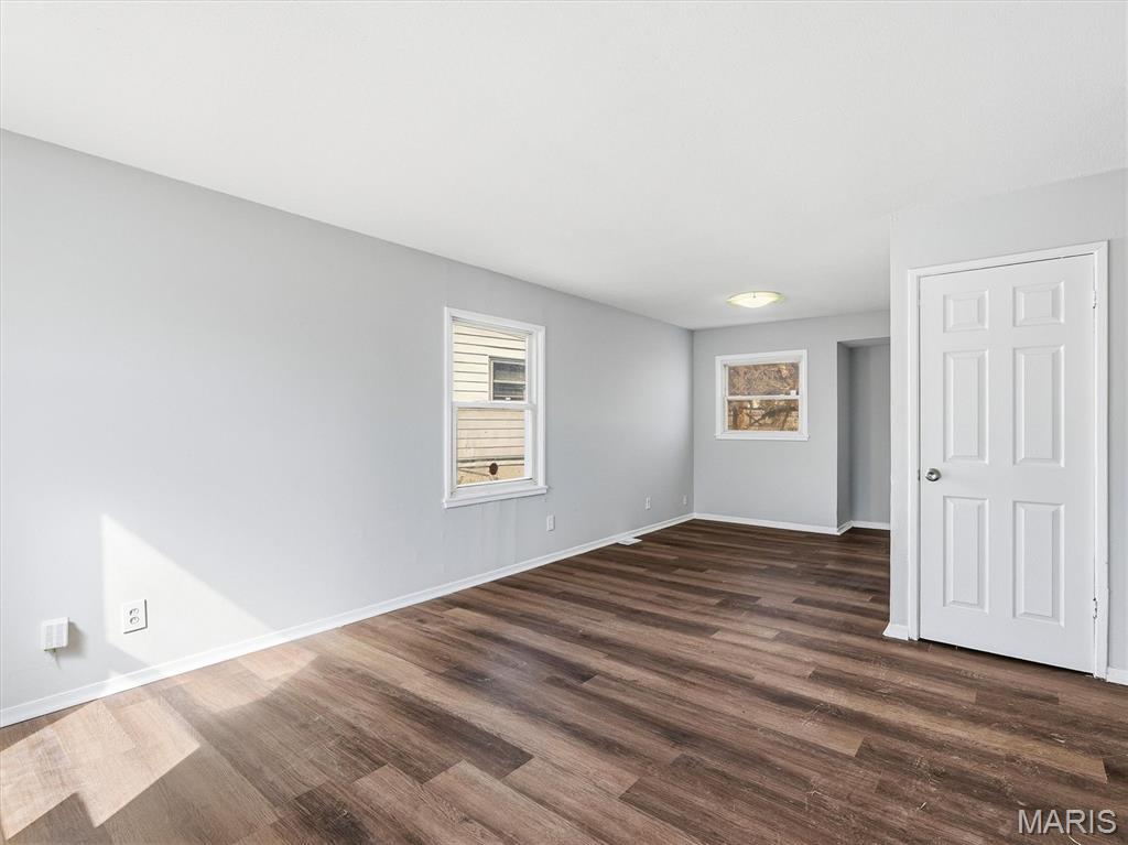 401 Cameron Road St. Louis, MO 63137 - Photo 4 of 14