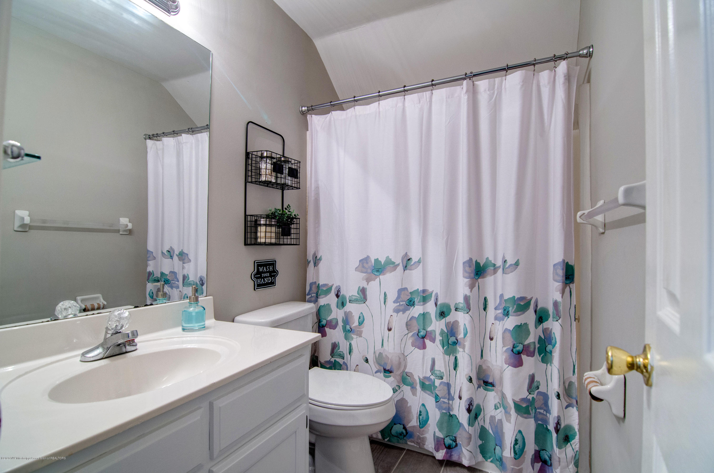 3426 Rhett Butler Drive Hernando, MS 38632 - Photo 21 of 30 Upstairs Guest Bath
