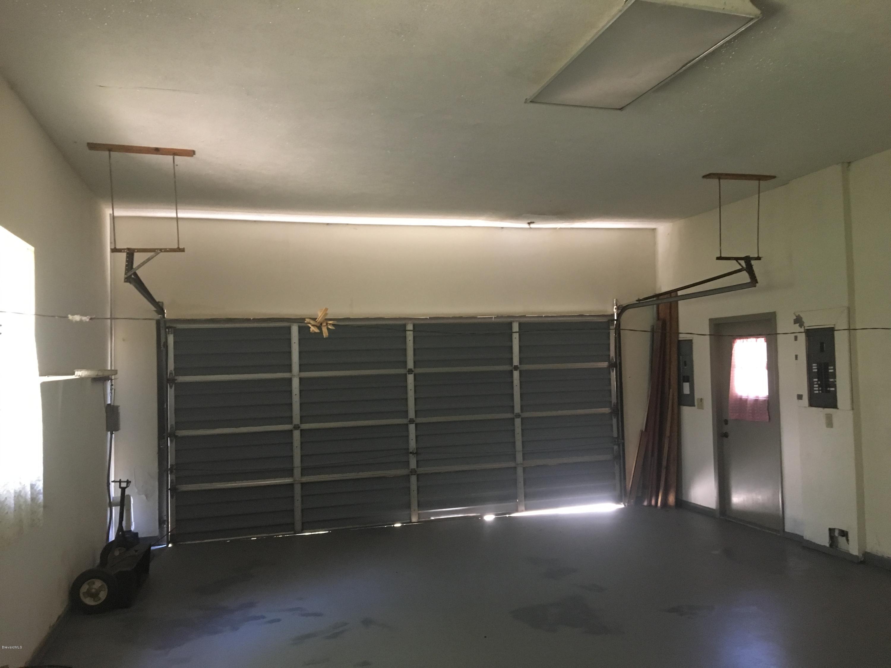 3485 Turtle Mound Road Melbourne, FL 32934 - Photo 25 of 30 Garage