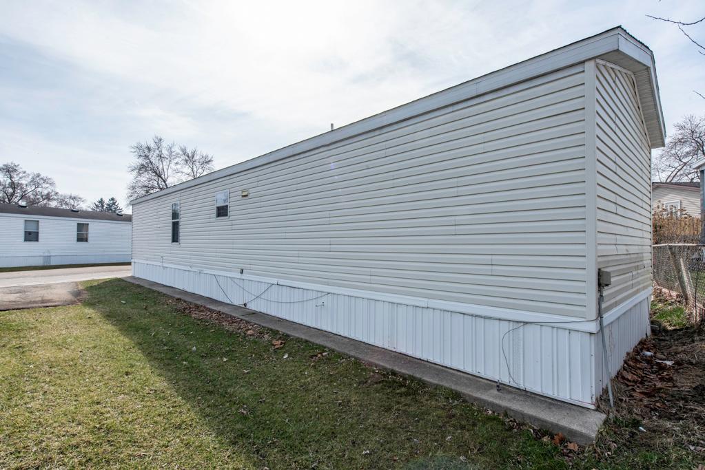 38569 North Sheridan Road, Unit 492 Beach Park, IL 60099 - Photo 18 of 19