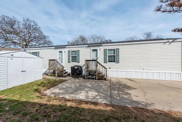 a view of a house with backyard