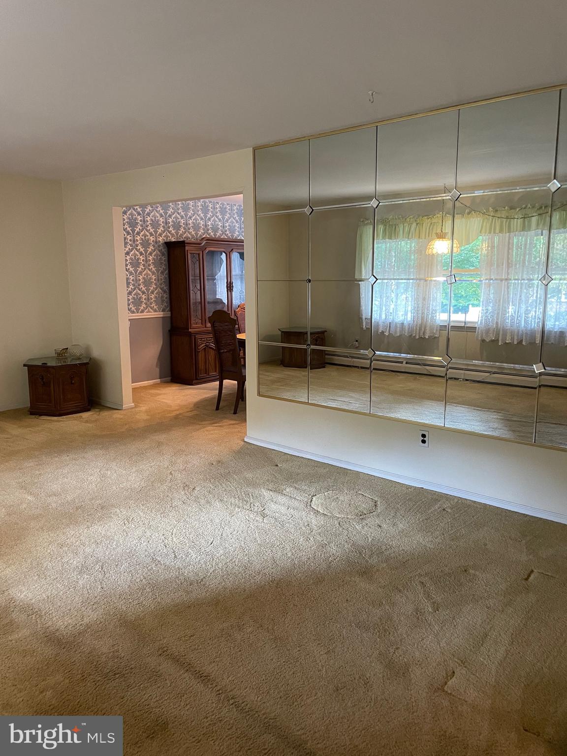 28 Morgan Road Aston, PA 19014 - Photo 4 of 27 Living Room