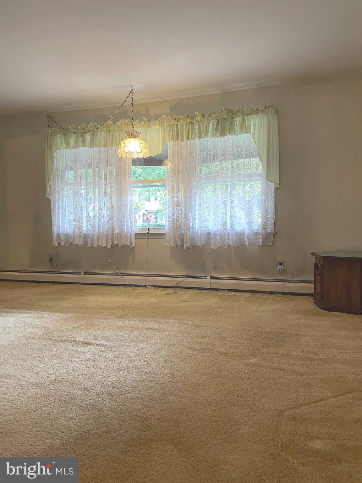 28 Morgan Road Aston, PA 19014 - Photo 5 of 27 Living Room