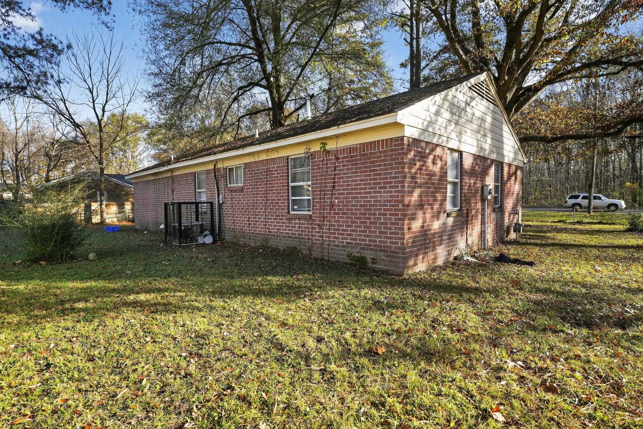 3680 Frayser-Raleigh Road Memphis, TN 38128 - Photo 5 of 40 View of side of property featuring brick siding and a yard