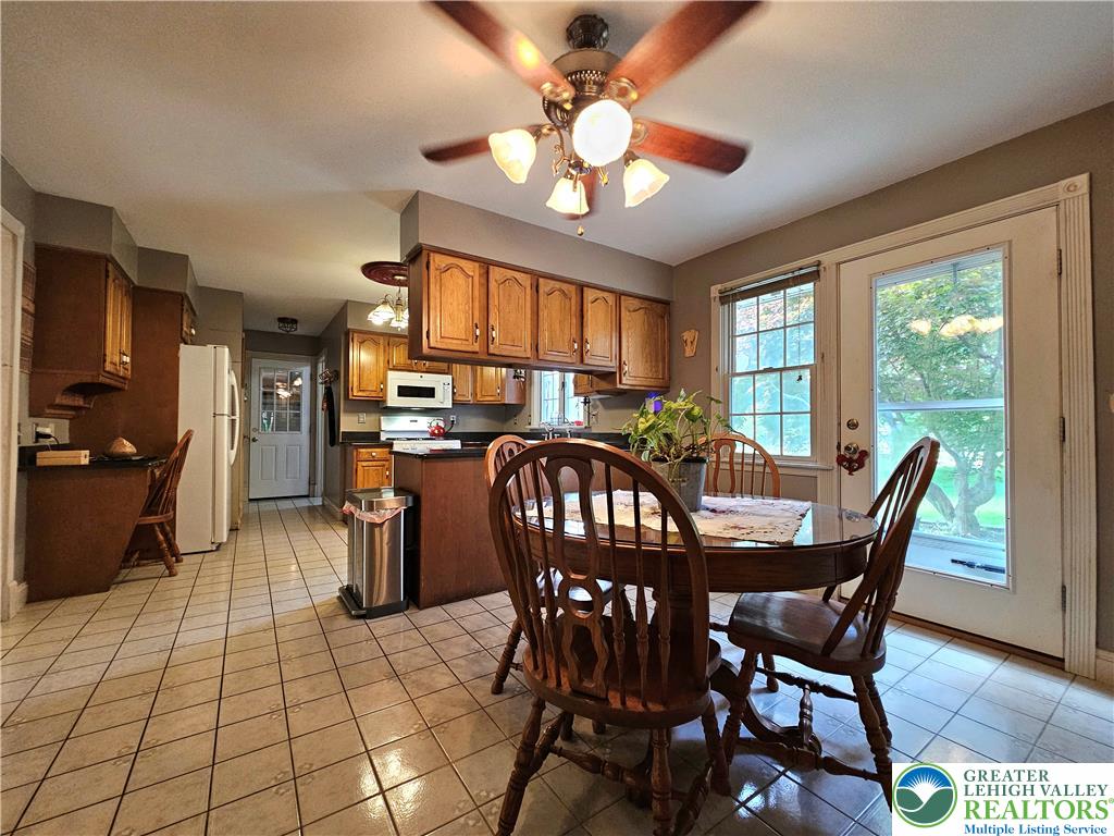 881 Gove Road Nazareth, PA 18064 - Photo 5 of 20 Eating area