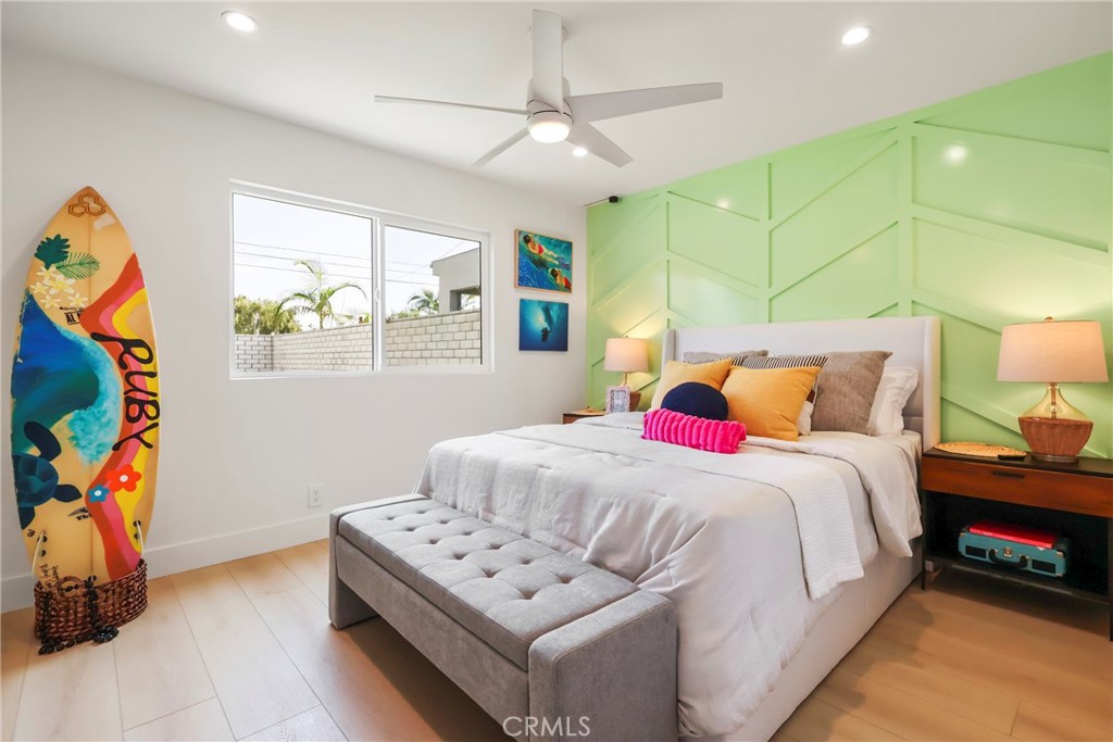 2316 La Linda Place Newport Beach, CA 92660 - Photo 13 of 31 a bedroom with a bed and a window