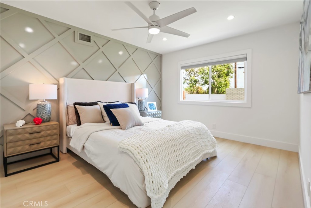 2316 La Linda Place Newport Beach, CA 92660 - Photo 14 of 31 a bedroom with bed and window