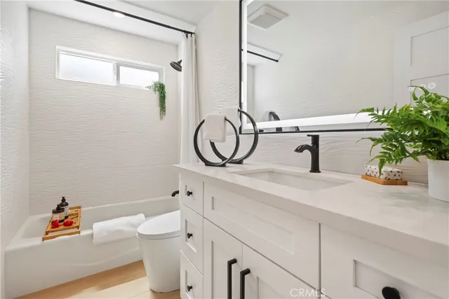 $3,200,000 | 2316 La Linda Place, Newport Beach, CA 92660