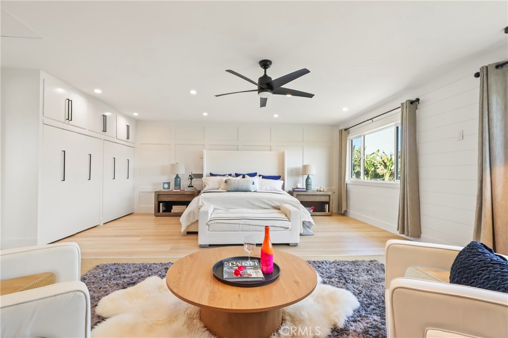2316 La Linda Place Newport Beach, CA 92660 - Photo 18 of 31 a living room with furniture and a table
