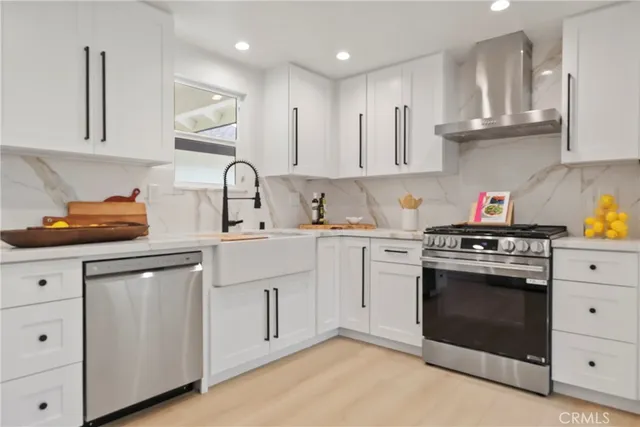 $3,200,000 | 2316 La Linda Place, Newport Beach, CA 92660