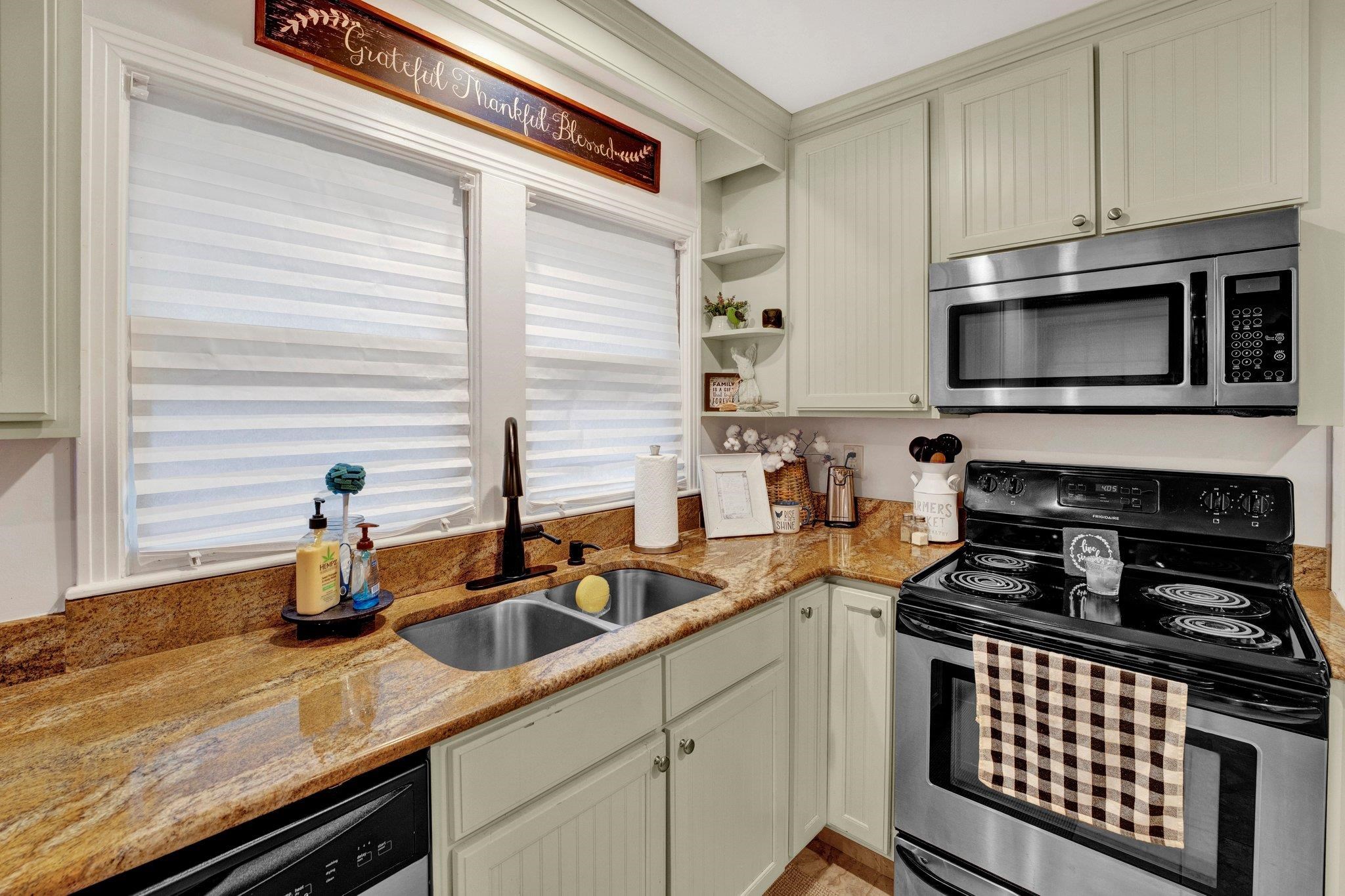 5050 Brunswick Road Bartlett, TN 38002 - Photo 19 of 35 a kitchen with stainless steel appliances a sink a stove and cabinets