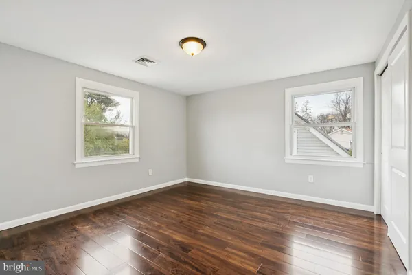a view of empty room with window
