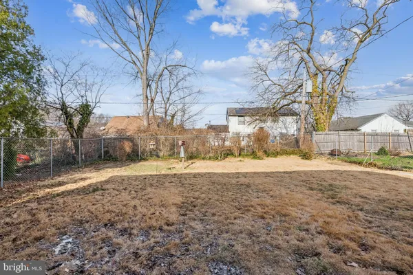 a view of a yard with a tree