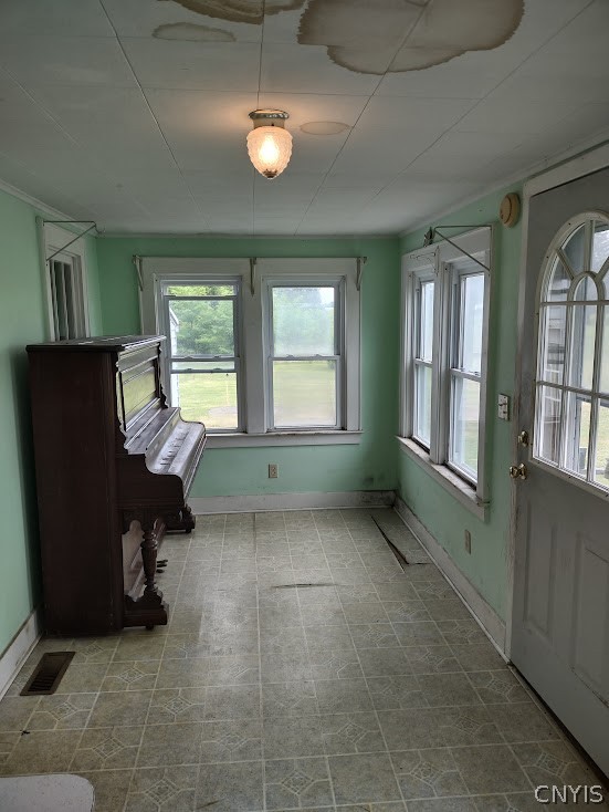 342 Belle Isle Road Geddes, NY 13209 - Photo 3 of 27 Enclosed heated porch