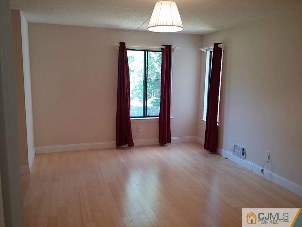 75 Park Gate Drive Edison, NJ 08820 - Photo 11 of 19 an empty room with windows and closet