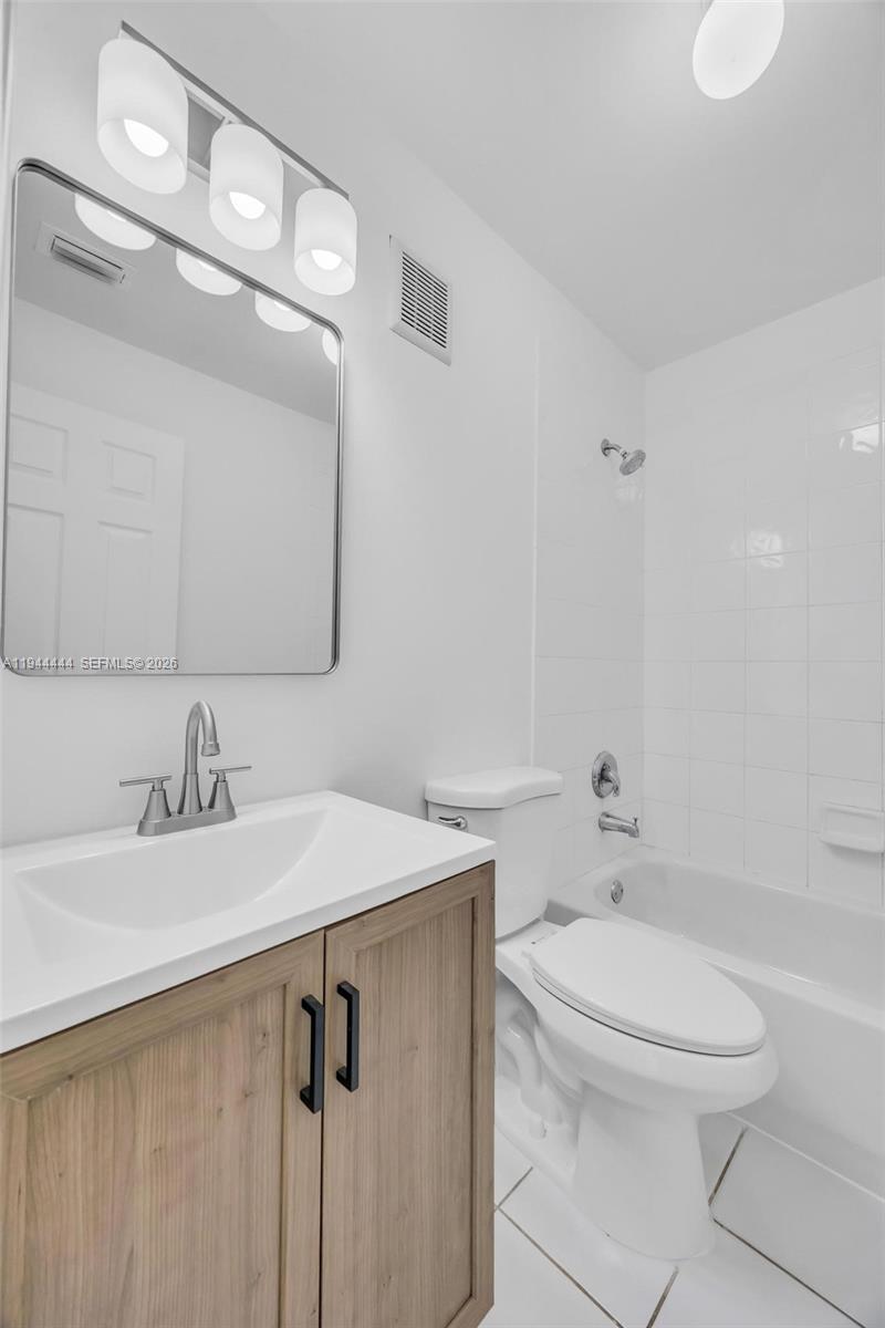 2233 Southeast 24th Place Homestead, FL 33035 - Photo 17 of 21 Bathroom 2
