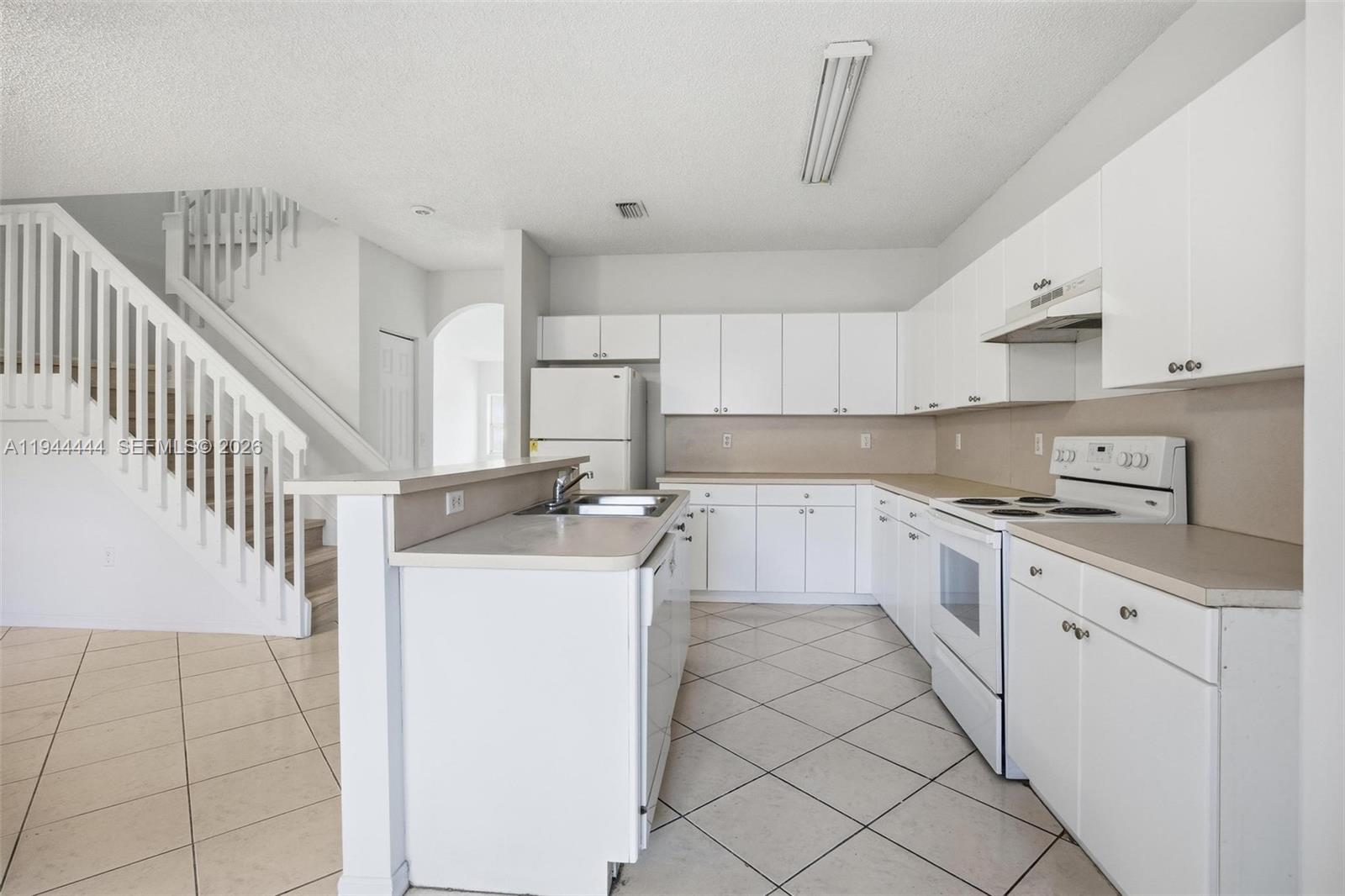 2233 Southeast 24th Place Homestead, FL 33035 - Photo 7 of 21 Kitchen
